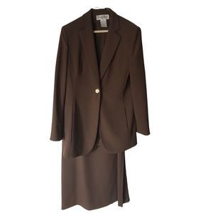 Jones Wear 2 piece Long Skirt Suit  with a Sleeveless striped top